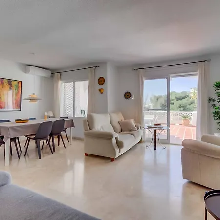 128 - Beautiful Townhouse With Pool, Apartment *