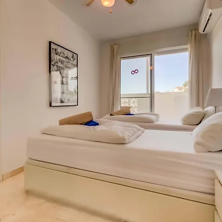 128 - Beautiful Townhouse With Pool,