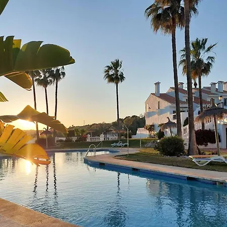 128 - Beautiful Townhouse With Pool, Apartment