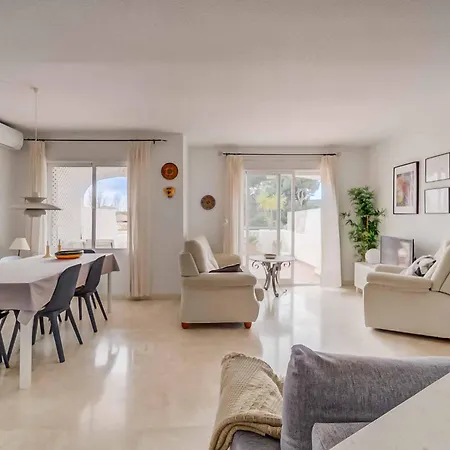 128 - Beautiful Townhouse With Pool, Apartment *