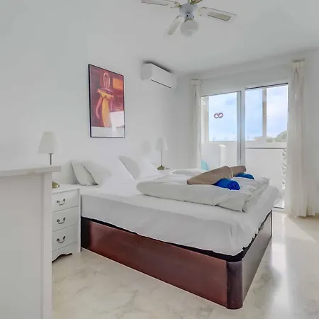 128 - Beautiful Townhouse With Pool, Apartment *