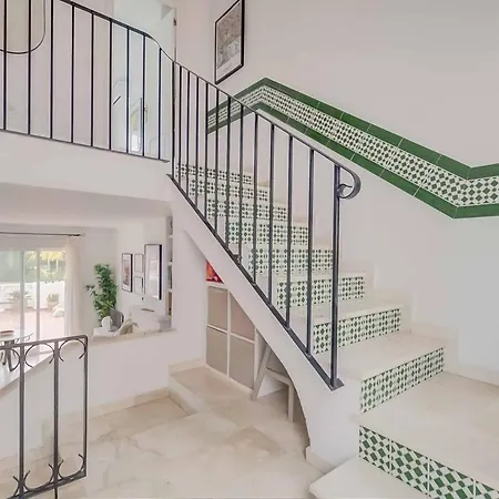 128 - Beautiful Townhouse With Pool, Apartment *