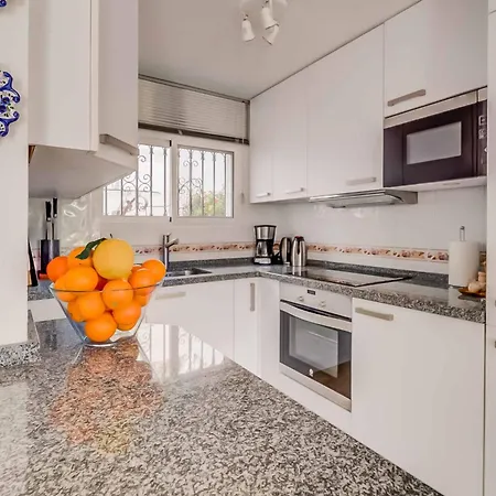 128 - Beautiful Townhouse With Pool, Apartament Benalmádena