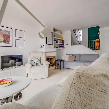 128 - Beautiful Townhouse With Pool, Apartament Benalmádena