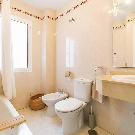 128 - Beautiful Townhouse With Pool, Benalmádena