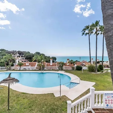 128 - Beautiful Townhouse With Pool, Apartament Benalmádena