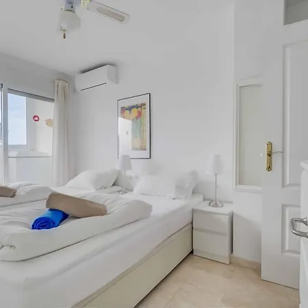 128 - Beautiful Townhouse With Pool, Apartament Benalmádena
