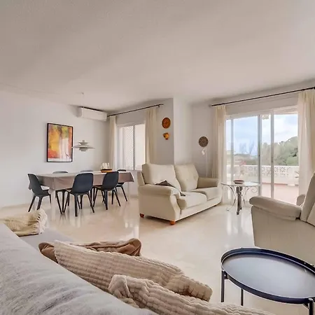 128 - Beautiful Townhouse With Pool,